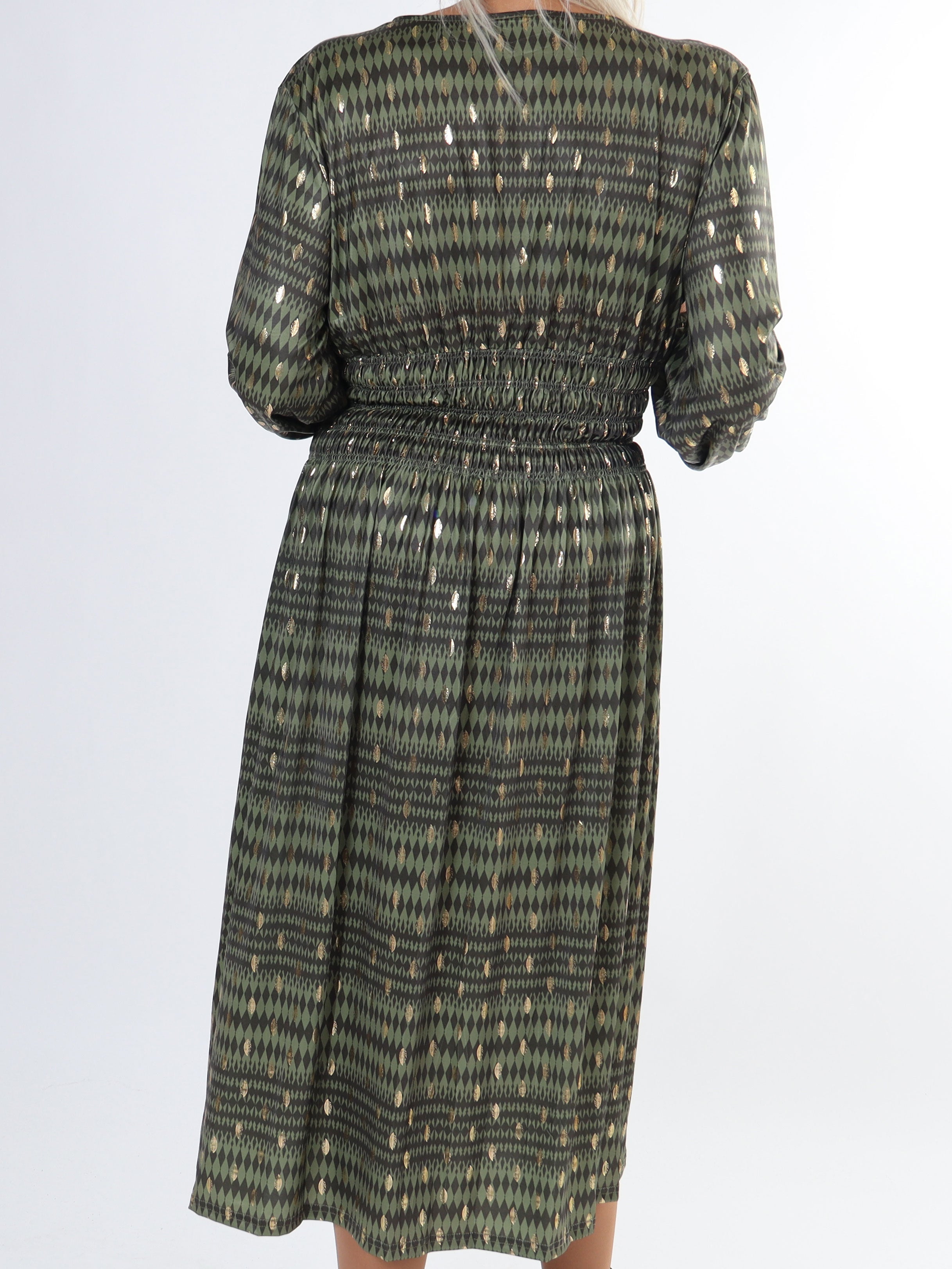 Pams Stripe Midi L/S - Mönstrad klänning med gulddetaljer i plusstorlek